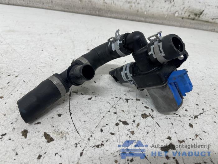 Begagnade Extra vattenpump Nissan Juke (F16) 1.6 Hybrid 16V Pris € 40,00 Marginaltabell erbjuds av Het Viaduct
