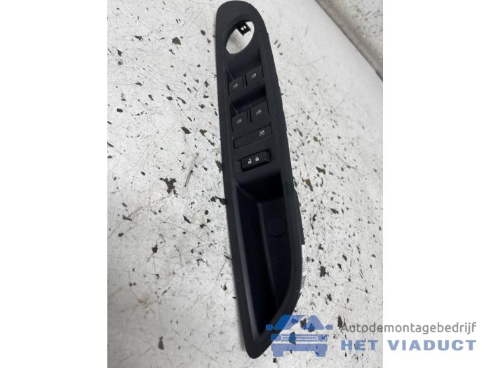 Usados Interruptor combinado de ventanillas Opel Mokka/Mokka X 1.4 Turbo 16V 4x2 Precio € 40,00 Norma de margen ofrecido por Het Viaduct