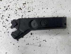 Usagé Support pare-chocs arrière gauche Seat Leon (5FB) 1.6 TDI 16V Prix € 10,00 Règlement à la marge proposé par Het Viaduct