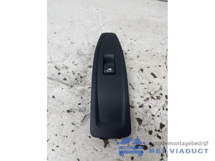 Usados Interruptor de ventanilla eléctrica BMW M1 (F21) M140i 3.0 24V Precio € 25,00 Norma de margen ofrecido por Het Viaduct