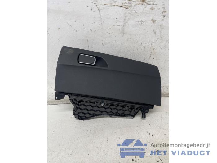 Begagnade Handskfack BMW M1 (F21) M140i 3.0 24V Pris € 50,00 Marginaltabell erbjuds av Het Viaduct