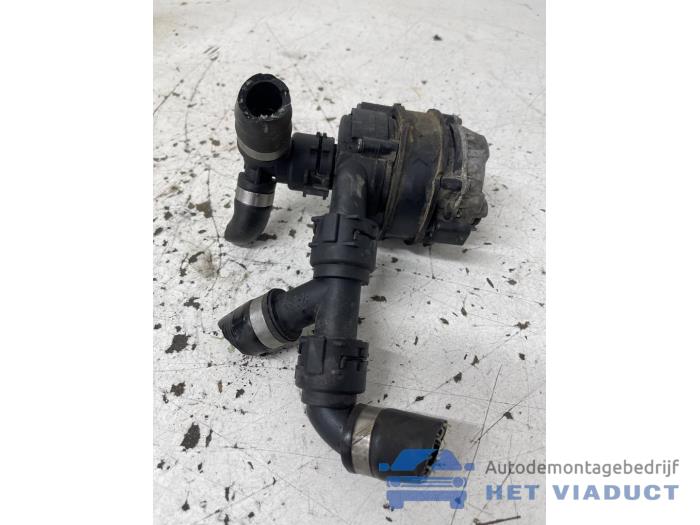 Begagnade Extra vattenpump BMW M1 (F21) M140i 3.0 24V Pris € 70,00 Marginaltabell erbjuds av Het Viaduct