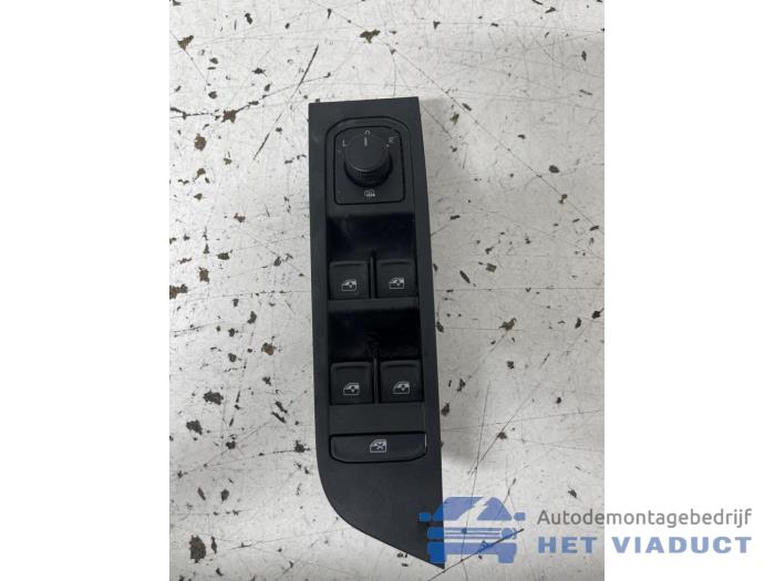 Usados Interruptor combinado de ventanillas Skoda Kamiq 1.5 TSI 16V Precio € 50,00 Norma de margen ofrecido por Het Viaduct