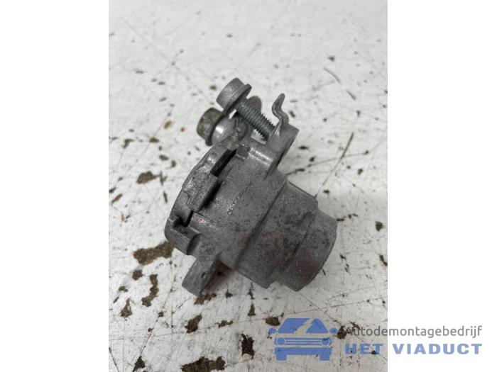 Usados Rodillo tensor correa múltiple Skoda Kamiq 1.5 TSI 16V Precio € 20,00 Norma de margen ofrecido por Het Viaduct