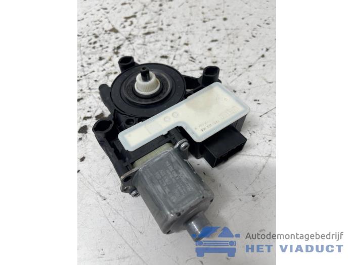 Usados Motor de ventanilla de puerta Volkswagen Polo VI (AW1) 1.0 TSI 12V Precio € 30,00 Norma de margen ofrecido por Het Viaduct