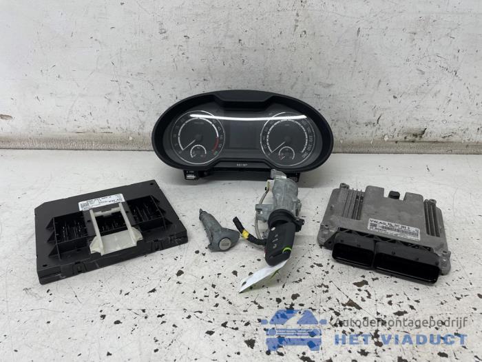 Used Ignition lock + computer Skoda Octavia Combi (5EAC) 2.0 TDI RS 16V Price € 330,00 Margin scheme offered by Het Viaduct