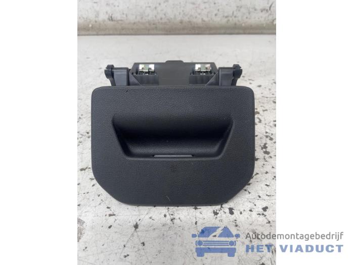 Używane Schowek BMW 1 serie (F40) 118d 2.0 16V Cena € 25,00 Procedura marży oferowane przez Het Viaduct