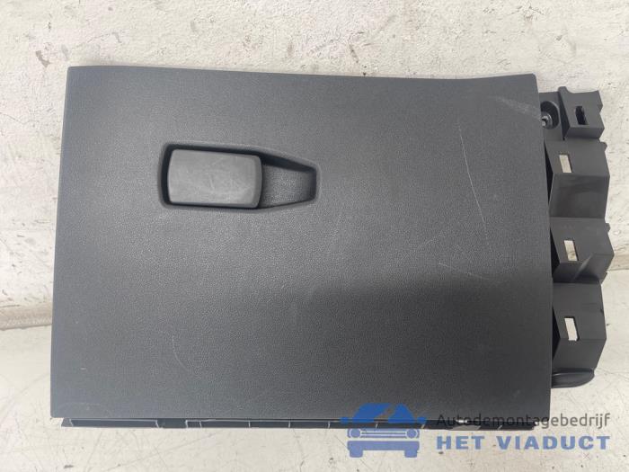 Gebrauchte Handschuhfach BMW 1 serie (F40) 118d 2.0 16V Preis € 80,00 Margenregelung angeboten von Het Viaduct