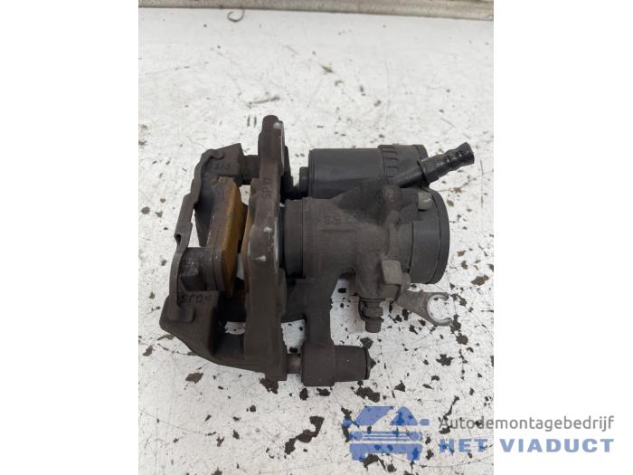 Gebrauchte Bremszange links hinten BMW 1 serie (F40) 118d 2.0 16V Preis € 65,00 Margenregelung angeboten von Het Viaduct