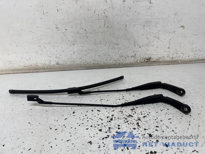 Gebrauchte Scheibenwischerarm-Set Peugeot 308 SW (L4/L9/LC/LJ/LR) 1.5 BlueHDi 100 Preis € 25,00 Margenregelung angeboten von Het Viaduct