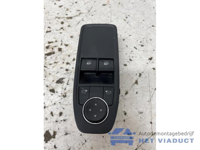 Używane Przelacznik combi okienny Renault Clio V (RJAB) 1.0 TCe 100 12V Cena € 35,00 Procedura marży oferowane przez Het Viaduct