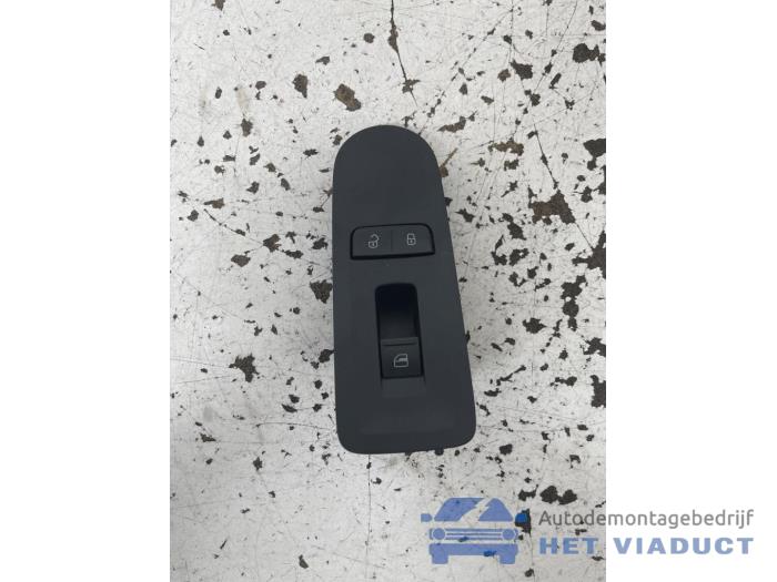 Usados Interruptor combinado de ventanillas Volkswagen Up! (121) 1.0 12V 60 Precio € 20,00 Norma de margen ofrecido por Het Viaduct