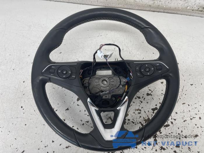 Używane Kierownica Opel Crossland (X) 1.2 12V Cena € 120,00 Procedura marży oferowane przez Het Viaduct