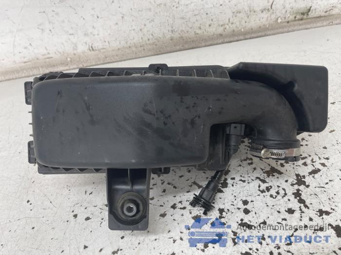 Begagnade Luftfilterhus Opel Crossland (X) 1.2 12V Pris € 20,00 Marginaltabell erbjuds av Het Viaduct