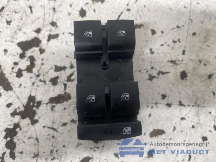 Usados Interruptor combinado de ventanillas Opel Astra K Sports Tourer 1.2 Turbo 12V Precio € 25,00 Norma de margen ofrecido por Het Viaduct
