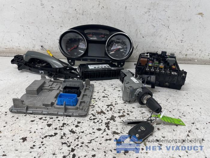 Used Ignition lock + computer Opel Astra K Sports Tourer 1.2 Turbo 12V Price € 700,00 Margin scheme offered by Het Viaduct