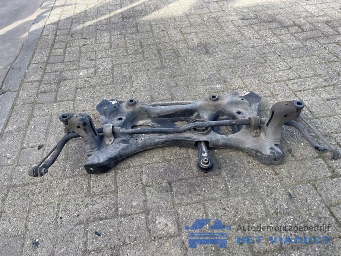 Usados Subchasis Volkswagen Golf VII (AUA) 1.6 TDI BMT 16V Precio € 100,00 Norma de margen ofrecido por Het Viaduct