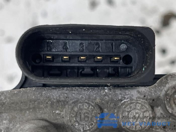 Drosselklappengehäuse van een Volkswagen Polo V (6R) 1.4 TDI 12V 90 2017