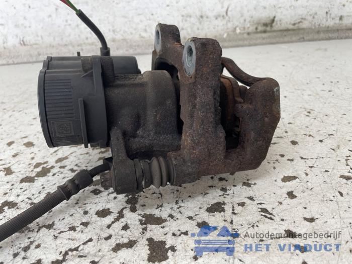 Gebrauchte Bremszange links hinten Mercedes A Limousine (177.1) 1.5 A-180d Preis € 60,00 Margenregelung angeboten von Het Viaduct