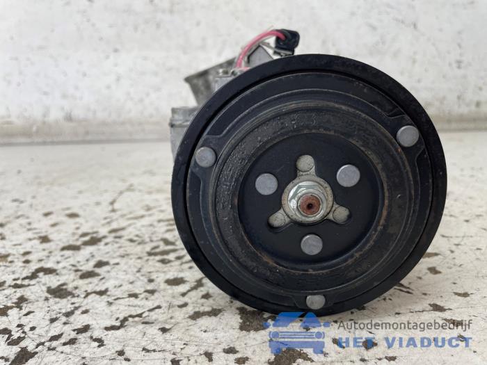 Usagé Pompe clim Opel Astra K Sports Tourer 1.4 Turbo 16V Prix € 60,00 Règlement à la marge proposé par Het Viaduct