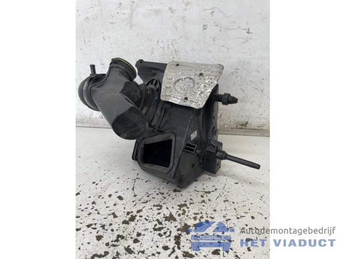 Begagnade Luftfilterhus Audi A4 Avant (B9) 1.4 TFSI 16V Pris € 55,00 Marginaltabell erbjuds av Het Viaduct