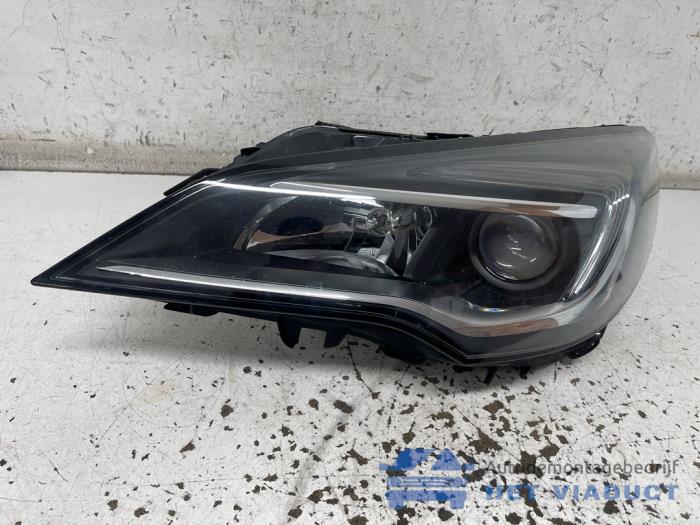 Używane Reflektor lewy Opel Astra K Sports Tourer 1.4 Turbo 16V Cena € 300,00 Procedura marży oferowane przez Het Viaduct