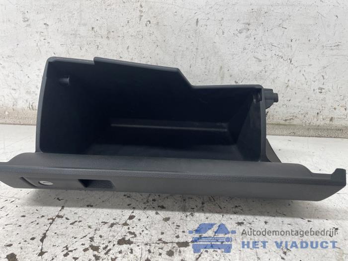 Begagnade Handskfack Volkswagen Caddy IV 2.0 TDI 102 Pris € 40,00 Marginaltabell erbjuds av Het Viaduct