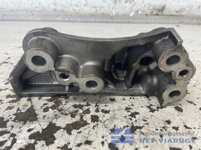 Usagé Support moteur Peugeot 308 SW (L4/L9/LC/LJ/LR) 1.5 BlueHDi 100 Prix € 35,00 Règlement à la marge proposé par Het Viaduct