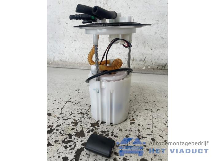 Used Petrol pump Hyundai i10 1.0 12V Price € 70,00 Margin scheme offered by Het Viaduct