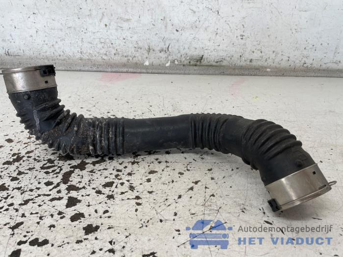 Usagé Tube intercooler Mercedes A (177.0) 1.3 A-180 Turbo 16V Prix € 30,00 Règlement à la marge proposé par Het Viaduct