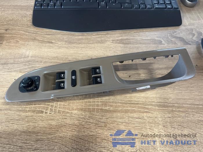 Usados Interruptor combinado de ventanillas Volkswagen Passat Variant (3C5) 1.6 FSI 16V Precio € 10,00 Norma de margen ofrecido por Het Viaduct