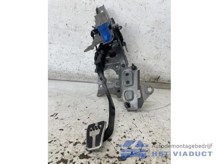 Używane Pedal hamulca Ford Fiesta 7 1.5 TDCi 120 Cena € 25,00 Procedura marży oferowane przez Het Viaduct