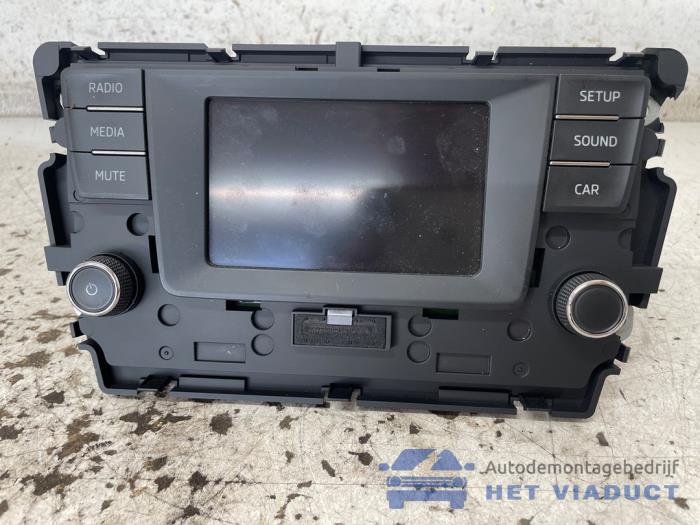 Używane Radio Skoda Rapid 1.2 TSI 16V Cena € 190,00 Procedura marży oferowane przez Het Viaduct