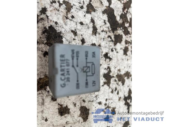 Begagnade Relä Mitsubishi Space Star (A0) 1.0 12V Pris € 10,00 Marginaltabell erbjuds av Het Viaduct