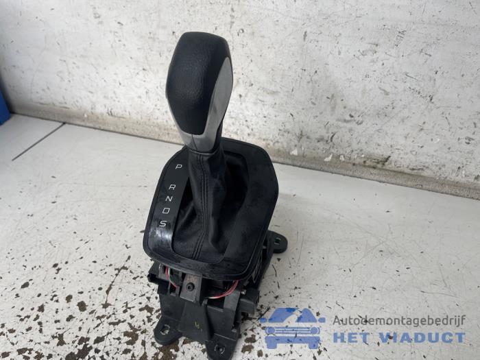 Usados Palanca selectora automática Ford Fiesta 6 (JA8) 1.6 16V PowerShift Precio € 150,00 Norma de margen ofrecido por Het Viaduct