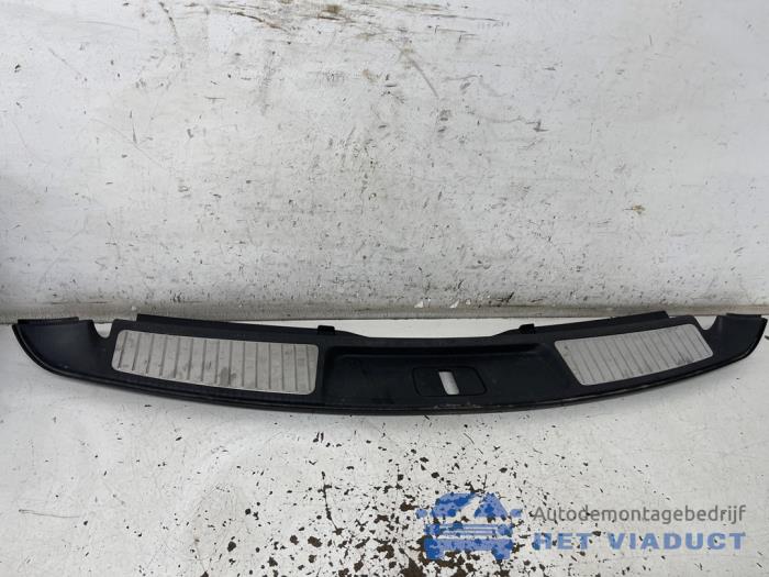 Interior trim set