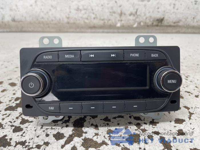 Używane Radio Opel Astra K 1.0 Turbo 12V Cena € 70,00 Procedura marży oferowane przez Het Viaduct