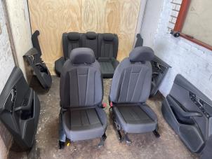 Begagnade Klädsel, uppsättning (komplett) Audi A4 Avant (B9) 2.0 TDI Ultra 16V Pris € 400,00 Marginaltabell erbjuds av Het Viaduct