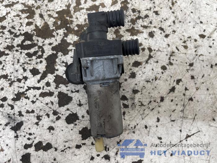 Begagnade Extra vattenpump BMW 1 serie (E87/87N) 120d 16V Pris € 20,00 Marginaltabell erbjuds av Het Viaduct