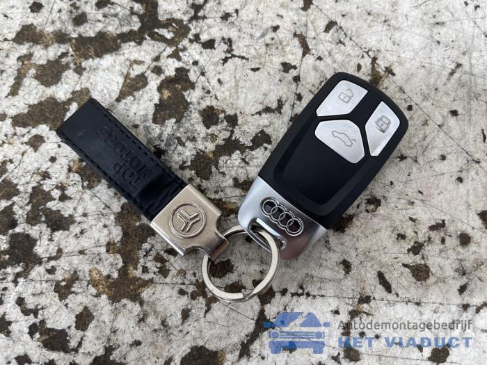 Używane Klucz Audi A4 Avant (B9) 2.0 TDI Ultra 16V Cena € 50,00 Procedura marży oferowane przez Het Viaduct