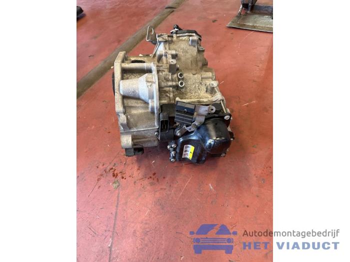 Boite de vitesses d'un Volkswagen Golf VII (AUA) 1.2 TSI 16V 2015
