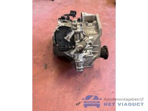 Boite de vitesses d'un Volkswagen Golf VII (AUA) 1.2 TSI 16V 2015