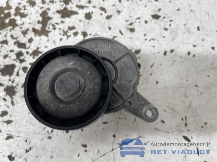 Usados Rodillo tensor correa múltiple Skoda Superb Combi (3V5) 2.0 TDI 4x4 Precio € 20,00 Norma de margen ofrecido por Het Viaduct