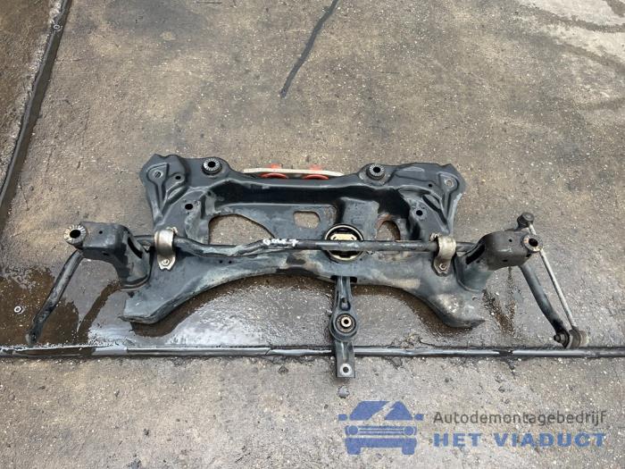 Usados Subchasis Volkswagen Golf VII (AUA) 1.2 TSI 16V Precio € 100,00 Norma de margen ofrecido por Het Viaduct