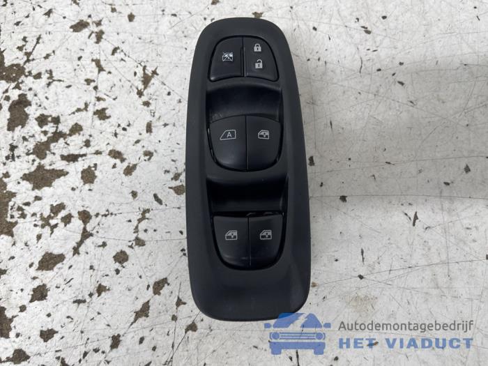 Używane Przelacznik combi okienny Renault Kadjar (RFEH) 1.2 Energy TCE 130 Cena € 40,00 Procedura marży oferowane przez Het Viaduct