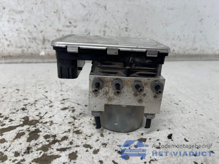 Begagnade ABS-pump Ford Focus 4 Wagon 1.0 Ti-VCT EcoBoost 12V 125 Pris € 140,00 Marginaltabell erbjuds av Het Viaduct