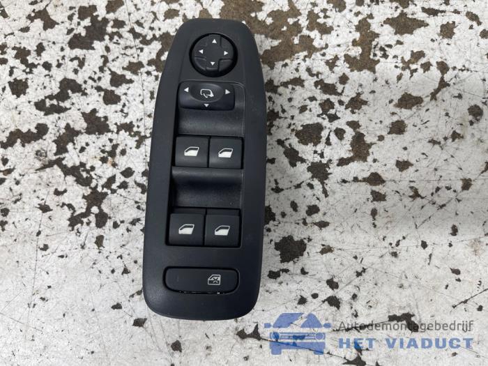 Usados Interruptor combinado de ventanillas Peugeot 2008 (CU) 1.5 BlueHDi 100 Precio € 60,00 Norma de margen ofrecido por Het Viaduct