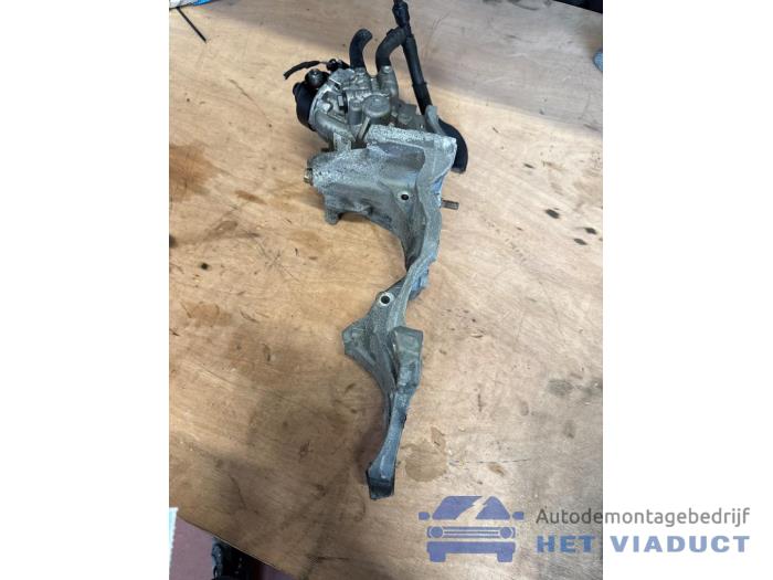 Gebrauchte Kraftstoffpumpe Mechanisch Skoda Superb Combi (3V5) 2.0 TDI 4x4 Preis € 250,00 Margenregelung angeboten von Het Viaduct