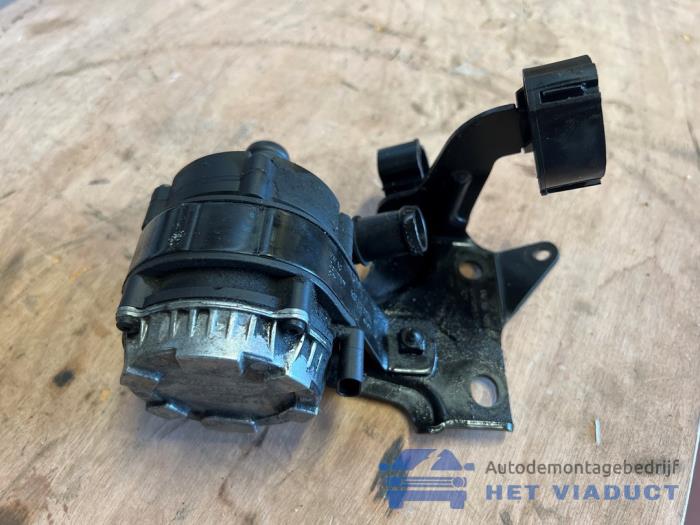 Begagnade Vattenpump Skoda Superb Combi (3V5) 2.0 TDI 4x4 Pris € 30,00 Marginaltabell erbjuds av Het Viaduct