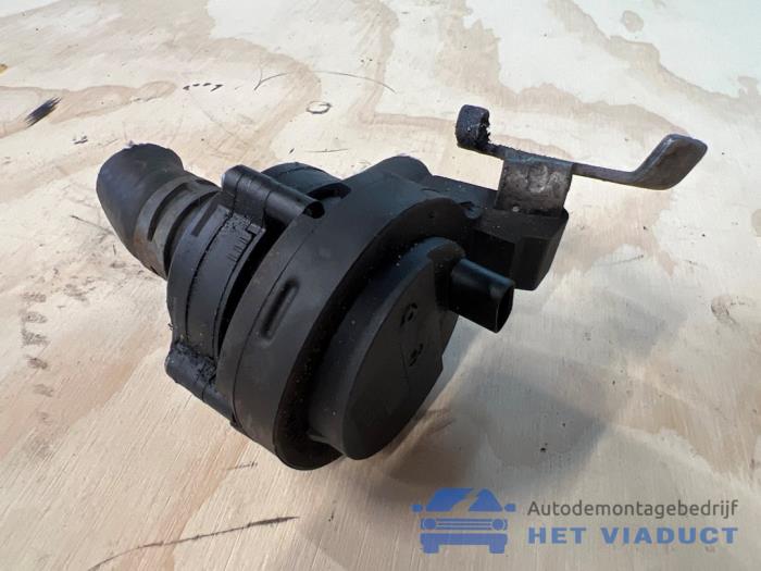 Begagnade Extra vattenpump Skoda Superb Combi (3V5) 2.0 TDI 4x4 Pris € 35,00 Marginaltabell erbjuds av Het Viaduct